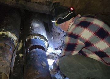 Бригады «Теплосетей» устраняют дефекты и перекладывают трубы