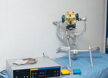 Центру детской нейрохирургии передали современное хирургическое оборудование 