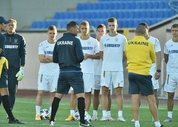 Чем занимается в Харькове сборная Украины по футболу Чем занимается в Харькове сборная Украины по футболу