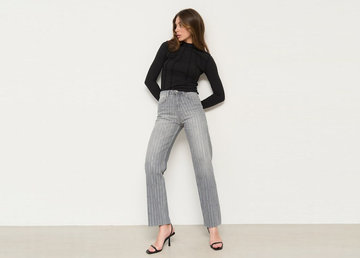 Чотири стильні комбінації із сірими джинсами Чотири стильні комбінації із сірими джинсами