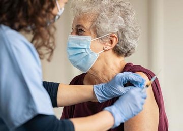 Чтобы получить прививку против COVID-19, наличие декларации с семейным врачом не обязательно