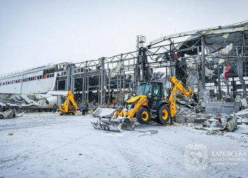 «Цілий день у посиленому режимі ліквідовуємо наслідки ворожого удару по поштовому терміналу поблизу Харкова», – Олег Синєгубов