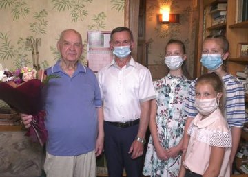 Ветеран Второй мировой Анатолий Розинеер отмечает 90-летие Ветеран Второй мировой Анатолий Розинеер отмечает 90-летие