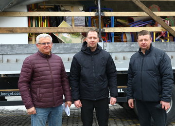 Деокупованій Оскільській громаді передали меблі для вцілілої школи