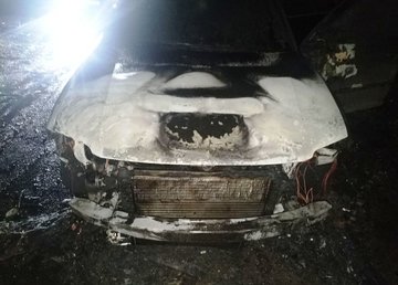 Дергачевский район: спасатели потушили моторный отсек легковушки Дергачевский район: спасатели потушили моторный отсек легковушки