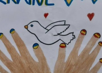 Дети из Испании передали рисунки украинским военным Дети из Испании передали рисунки украинским военным