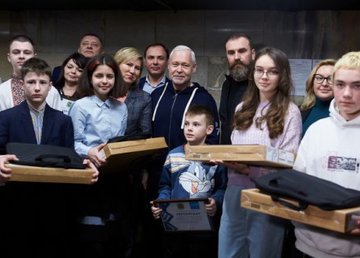 Детям из Харькова передали гаджеты для учебы Детям из Харькова передали гаджеты для учебы
