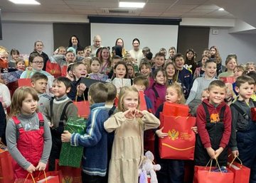 Детям из многодетных семей передали подарки из Черногории 