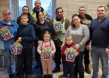 Детям работников КВБО вручили рождественские подарки Детям работников КВБО вручили рождественские подарки