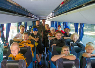 Діти з Куп'янської та Ізюмської громад вирушили на відпочинок до Закарпатської області