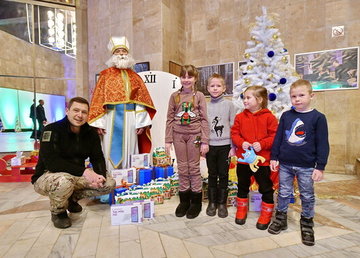 Для дітей-сиріт з Харківщини і дітей, позбавлених батьківського піклування, провели новорічне свято