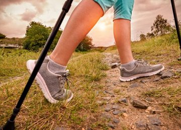 Для городских терцентров приобрели инвентарь для скандинавской ходьбы