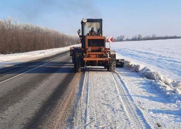 Для обеспечения проезда на дорогах в течение суток был привлечен 231 работник и 155 единиц спецтехники Для обеспечения проезда на дорогах в течение суток был привлечен 231 работник и 155 единиц спецтехники