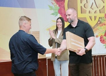 Для школярів Ізюмського району передали хромбуки та планшети від фонду ЮНІСЕФ