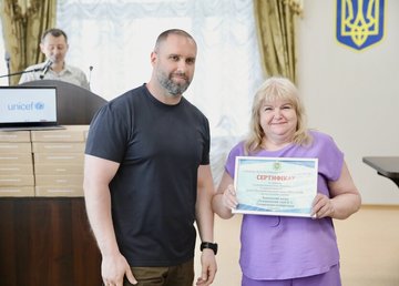 Для учнів Харківської області передали хромбуки та планшети від ЮНІСЕФ