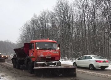 Дороги области убирают от снега 198 единиц техники Дороги области убирают от снега 198 единиц техники