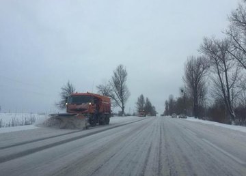 Дорожники готовы привлечь 341 единицу техники для расчистки дорог области во время непогоды Дорожники готовы привлечь 341 единицу техники для расчистки дорог области во время непогоды