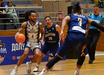 Дожали. "Харьковские Соколы" на последних минутах вырвали победу у "Будивельника" Дожали. "Харьковские Соколы" на последних минутах вырвали победу у "Будивельника"