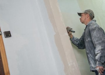 В Харькове капитально ремонтируют подъезды 