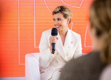 Елена Зеленская приняла участие в награждении победительниц конкурса эссе «Наука - это она» Елена Зеленская приняла участие в награждении победительниц конкурса эссе «Наука - это она»
