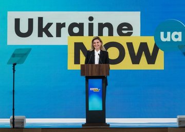 Елена Зеленская выступила на форуме «Украина 30»