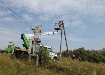 Енергетики завершують відновлювальні роботи у деокупованому селі Замулівка Вовчанської громади
