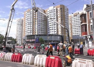 На улице Плехановской меняют трамвайное полотно На улице Плехановской меняют трамвайное полотно