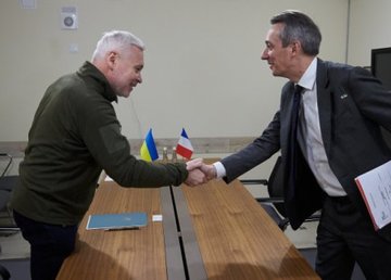 Франция передала Харькову более 180 генераторов