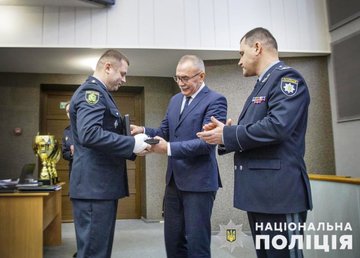 Фрунзенский районный суд Харькова отправил на 11 лет в тюрьму злоумышленника, который захватил заложницу и ранил ножом сотрудника полиции Фрунзенский районный суд Харькова отправил на 11 лет в тюрьму злоумышленника, который захватил заложницу и ранил ножом сотрудника полиции