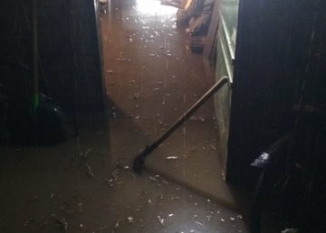 г. Изюм: спасатели оказали помощь местным жителям в преодолении подтопления их домов