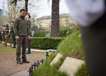 Глава держави вшанував пам'ять загиблих у Чорнобильській катастрофі