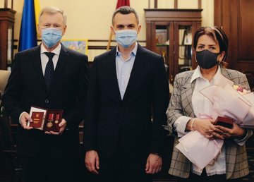 Глава ХОГА передал государственные награды руководству Института судебных экспертиз им. Н.С. Бокариуса Глава ХОГА передал государственные награды руководству Института судебных экспертиз им. Н.С. Бокариуса