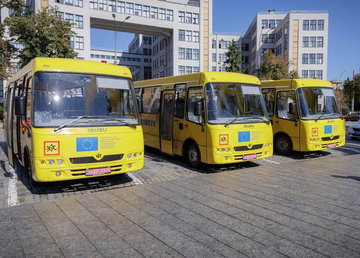 Громади Харківської області отримали нові шкільні автобуси, обладнані інклюзивними місцями – Олег Синєгубов Громади Харківської області отримали нові шкільні автобуси, обладнані інклюзивними місцями – Олег Синєгубов