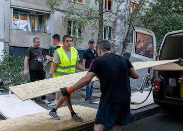 Група швидкого реагування допомагає ліквідувати наслідки ворожих ударів на Харківщині Група швидкого реагування допомагає ліквідувати наслідки ворожих ударів на Харківщині