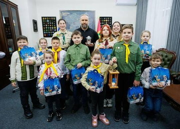 Харківська ОВА прийняла Вифлеємський вогонь миру від Пластунів Харківська ОВА прийняла Вифлеємський вогонь миру від Пластунів