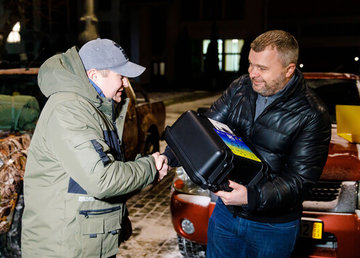 Харківським військовослужбовцям передали 5 автівок