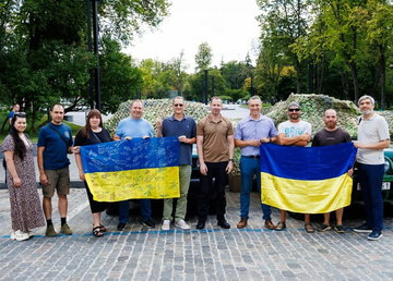Харківським захисникам передали 3 автомобілі Харківським захисникам передали 3 автомобілі