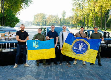 Харківським захисникам передали автомобілі та інше спецобладнання Харківським захисникам передали автомобілі та інше спецобладнання