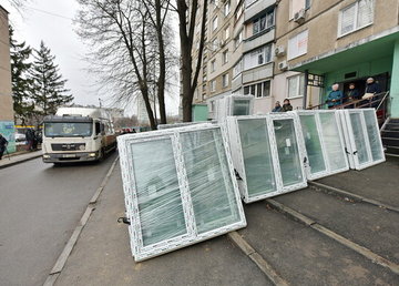 Харків’яни отримали від обладміністрації металопластикові вікна