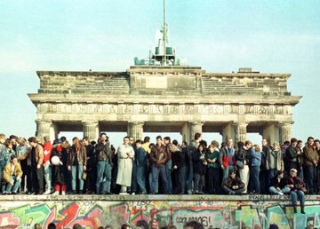 Харьковчан приглашают посетить выставку к 30-летию германского единства  Харьковчан приглашают посетить выставку к 30-летию германского единства