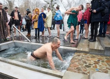 Харьковчан призывают соблюдать противоэпидемические правила во время крещенского купания Харьковчан призывают соблюдать противоэпидемические правила во время крещенского купания