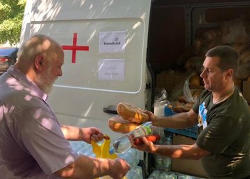 Харьковчанам продолжают оказывать гуманитарную помощь