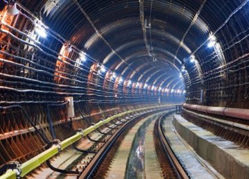 Харьковчанам запрещено перемещаться по тоннелям метро. Это опасно!