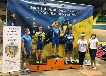 Харьковчане открыли сезон на велотреке