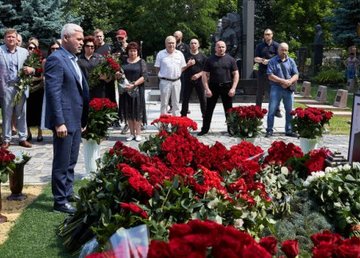 Харьковчане почтили память Геннадия Кернеса  Харьковчане почтили память Геннадия Кернеса