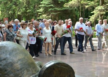 Харьковчане почтили память жертв войны Харьковчане почтили память жертв войны