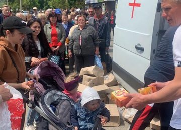 Харьковчане продолжают получать гуманитарную помощь Харьковчане продолжают получать гуманитарную помощь