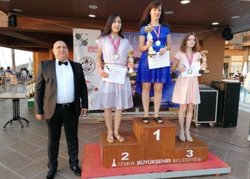 Харьковчанка стала трехкратной чемпионкой мира по шашкам-64