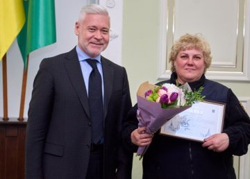 Харьковчанкам вручили Почетные грамоты городского совета Харьковчанкам вручили Почетные грамоты городского совета