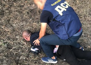 Харьковские полицейские задержали двух братьев за вымогательство с предпринимателя 15 тысяч долларов США «долга» Харьковские полицейские задержали двух братьев за вымогательство с предпринимателя 15 тысяч долларов США «долга»